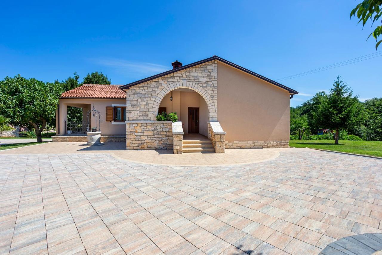 Villa Krizanci Zminj Exterior photo