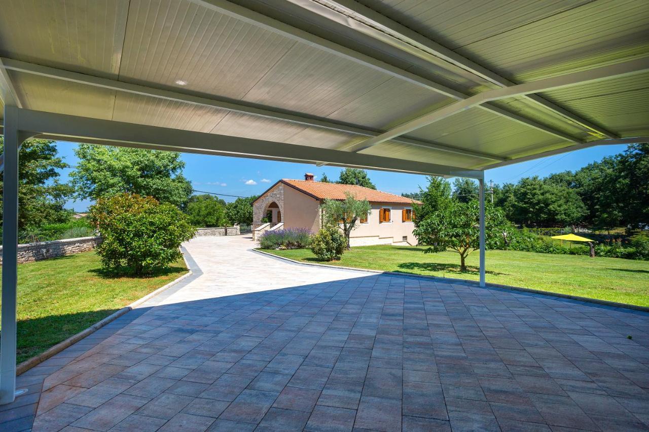 Villa Krizanci Zminj Exterior photo