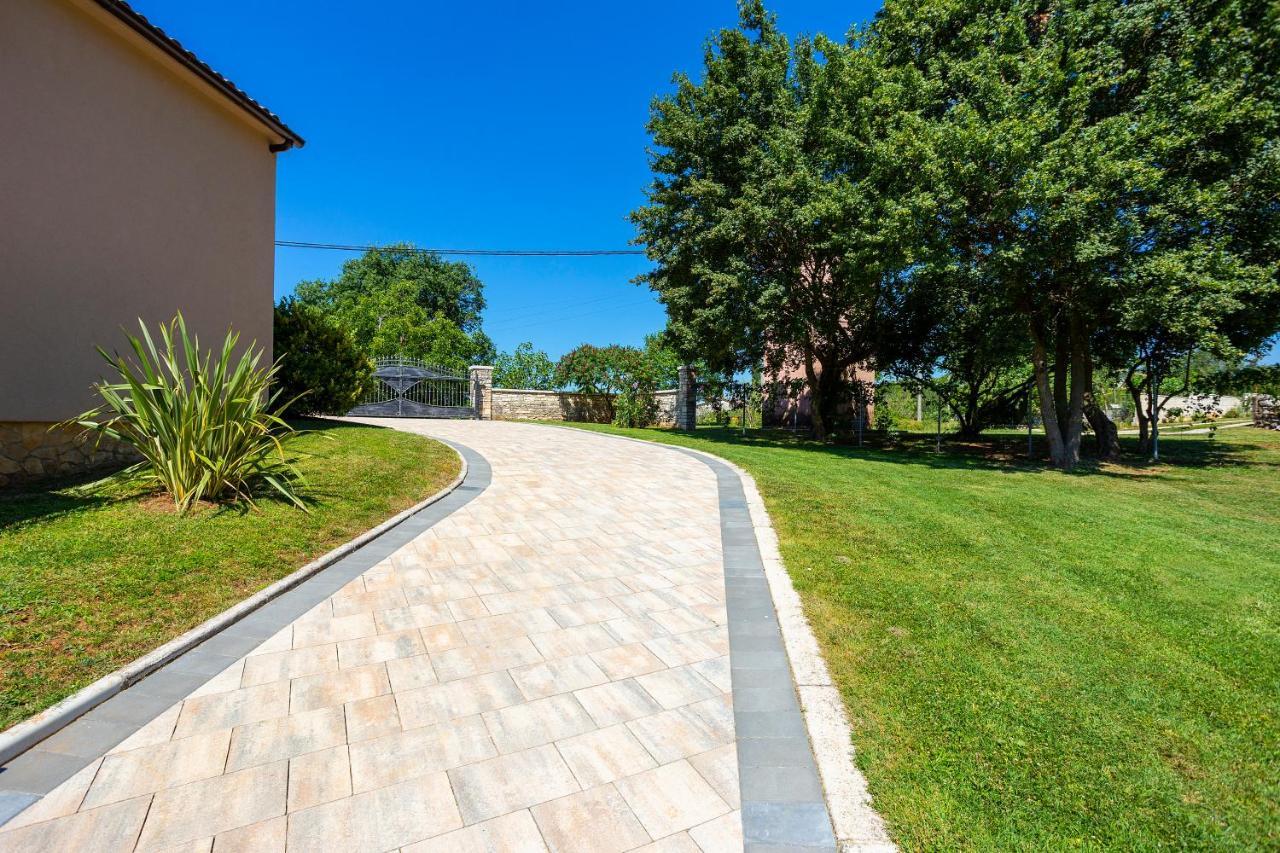 Villa Krizanci Zminj Exterior photo